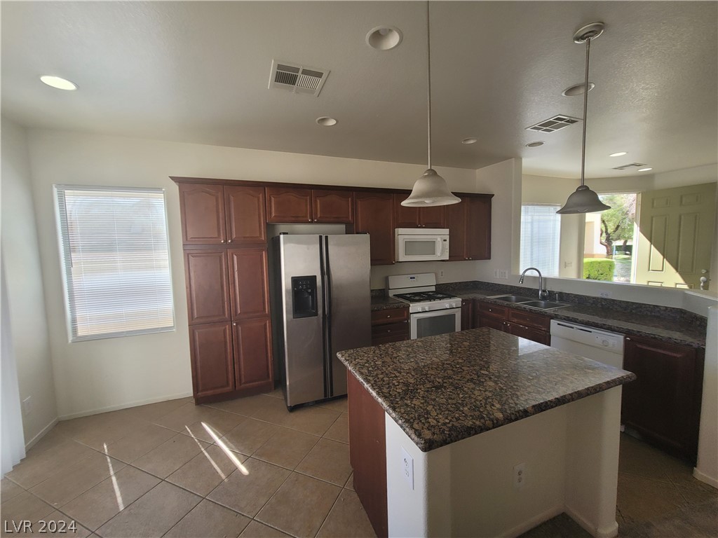 3665 REMINGTON GROVE Avenue .