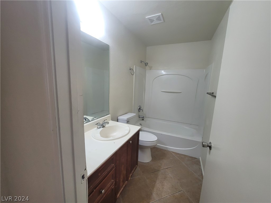 3665 REMINGTON GROVE Avenue .