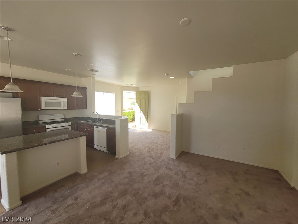 3665 REMINGTON GROVE Avenue .