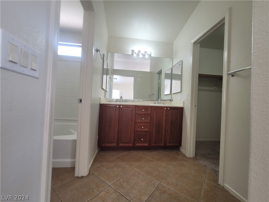 3665 REMINGTON GROVE Avenue .