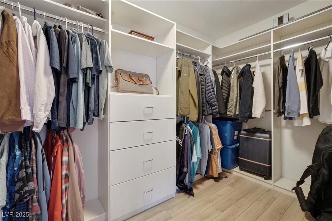 8940 Sailplane Avenue