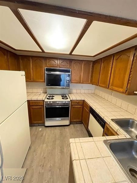 5709 Goldmount Avenue