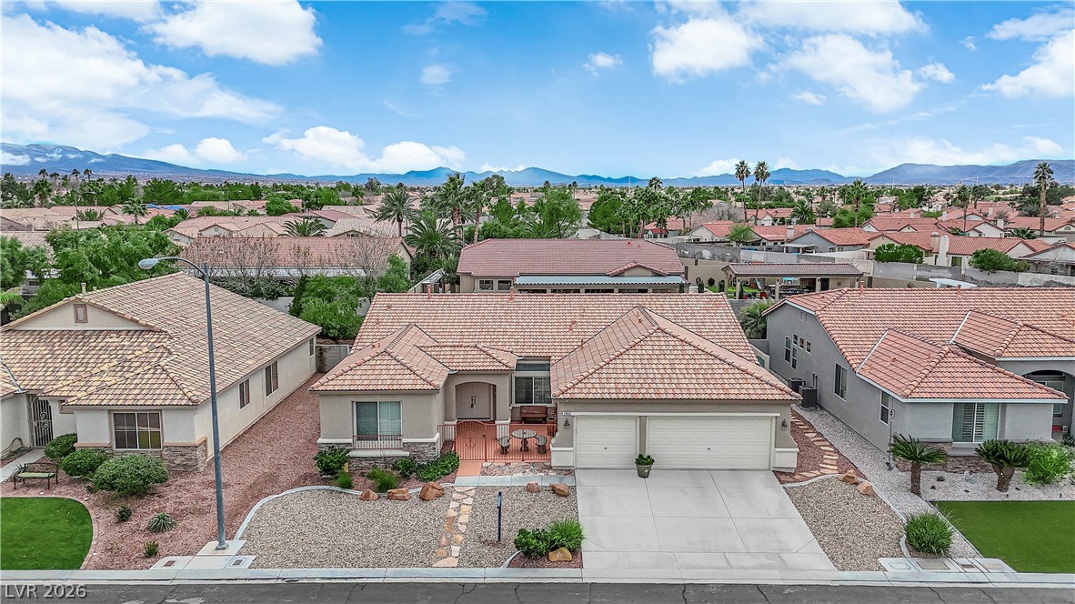 745 Diamond Bend Avenue