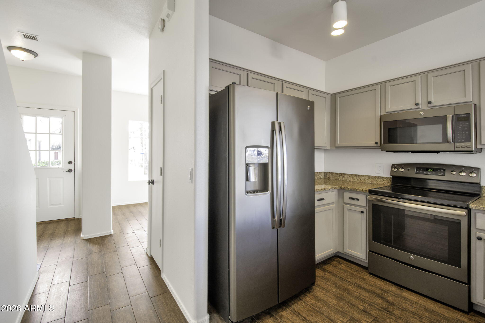 1961 N HARTFORD Street 1191