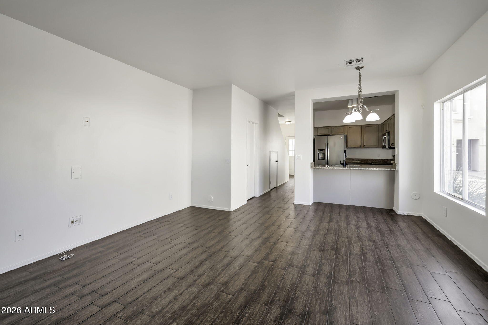 1961 N HARTFORD Street 1191