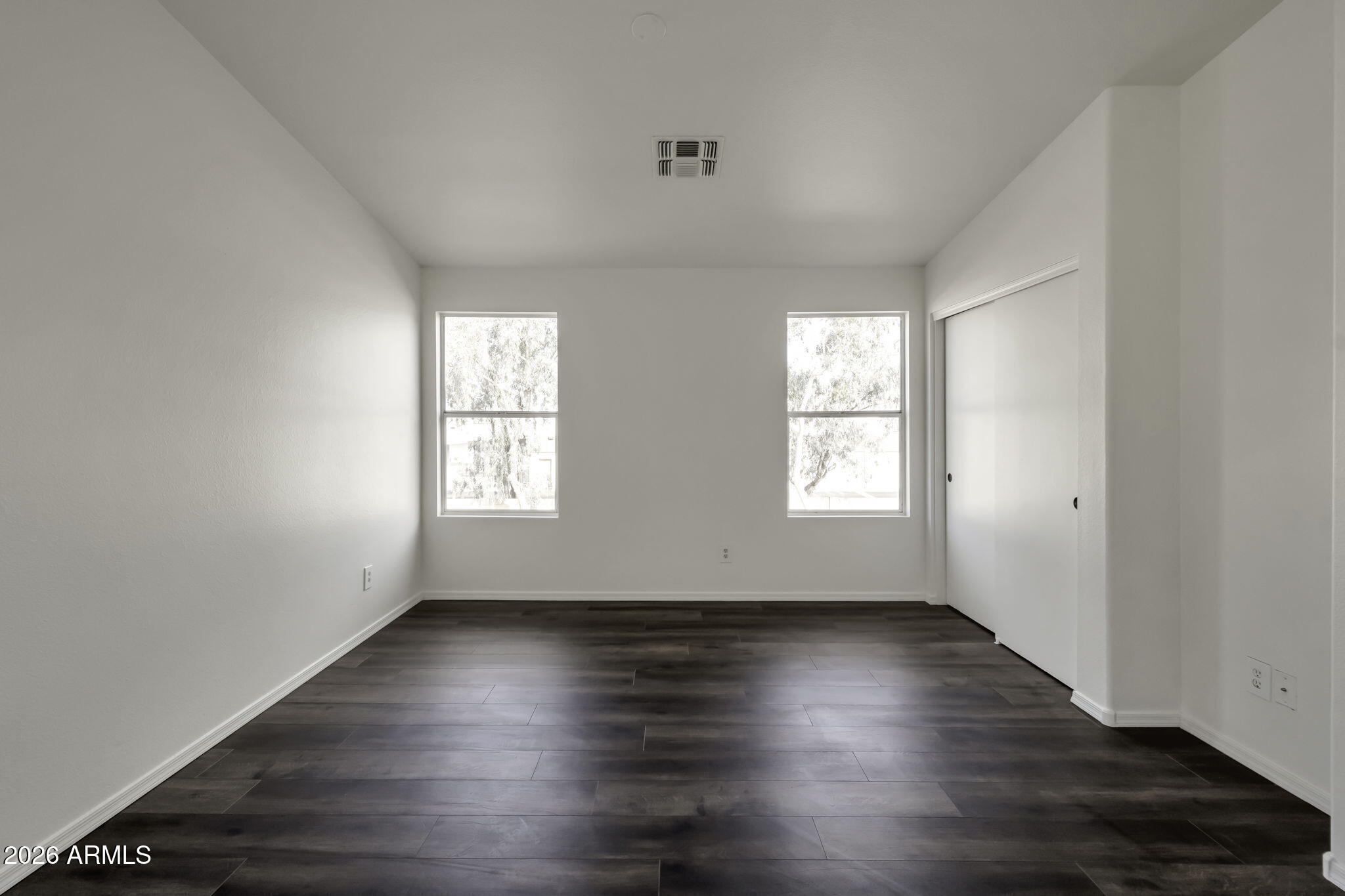 1961 N HARTFORD Street 1191