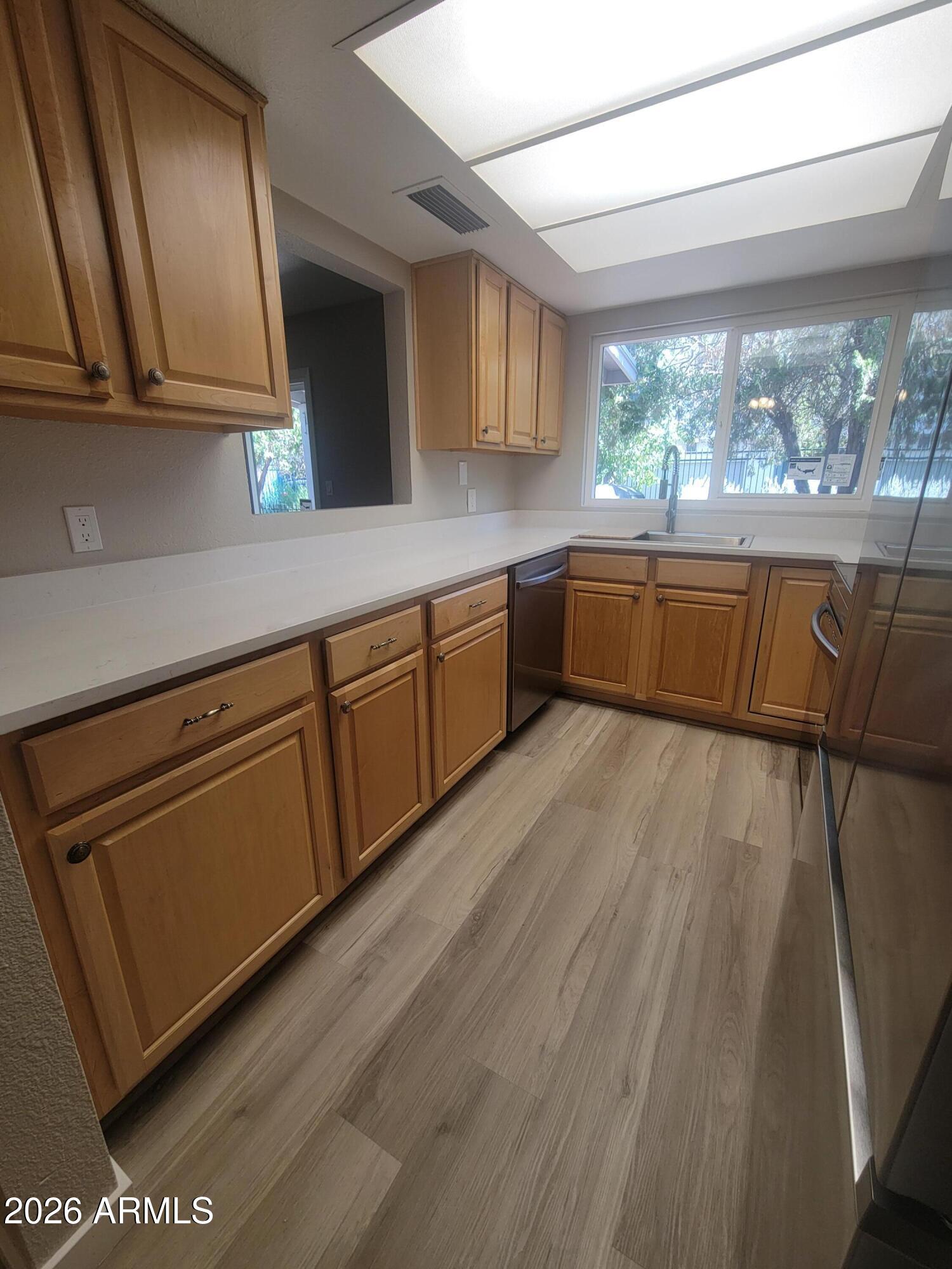 531 W OXFORD Drive