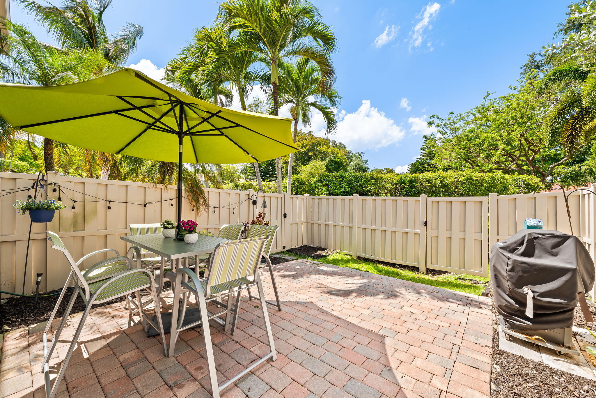 4086 W Palm Aire Drive 18