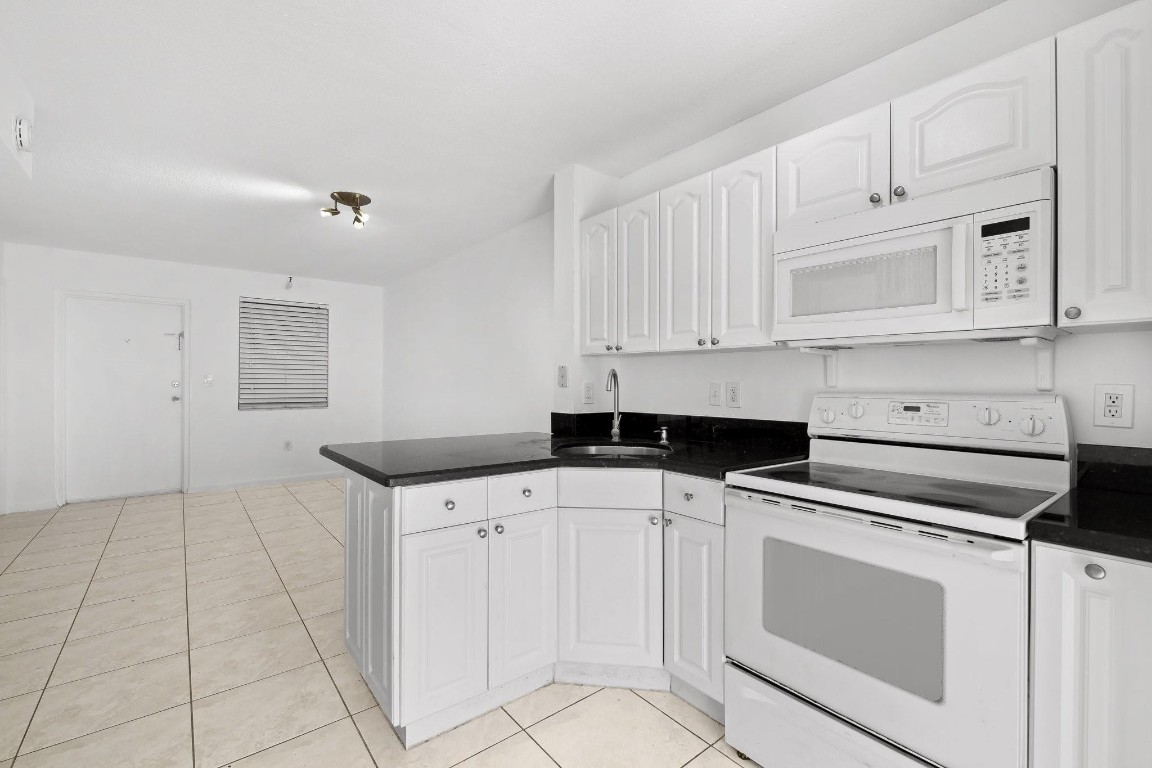 2575 SW 27th Ave Unit: 103