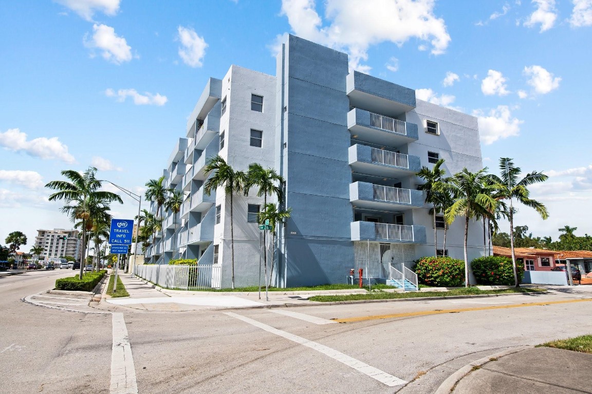 2575 SW 27th Ave Unit: 103