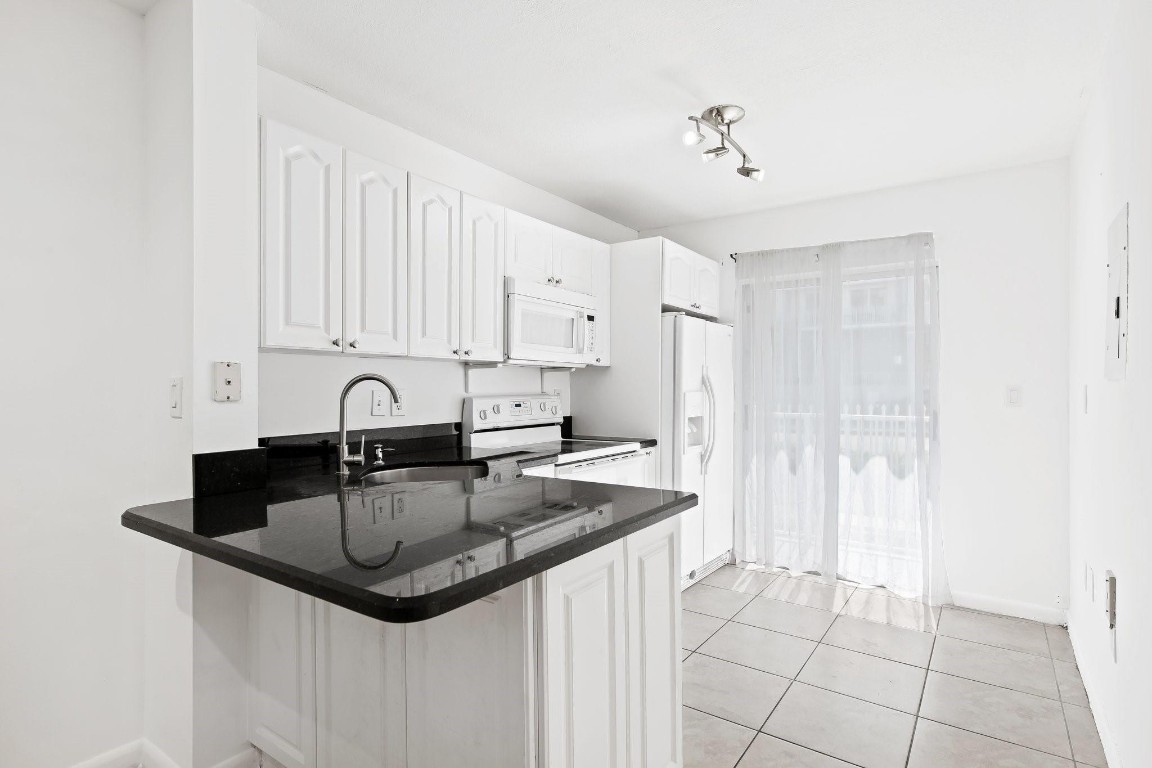 2575 SW 27th Ave Unit: 103
