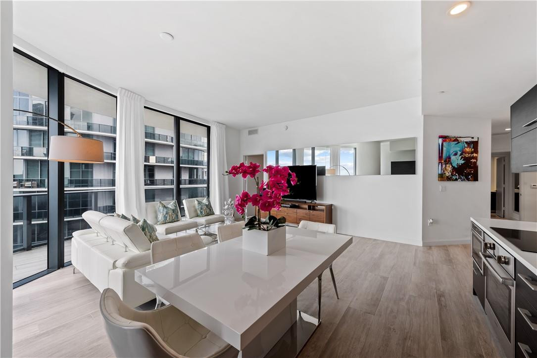 45 SW 9th St 4406