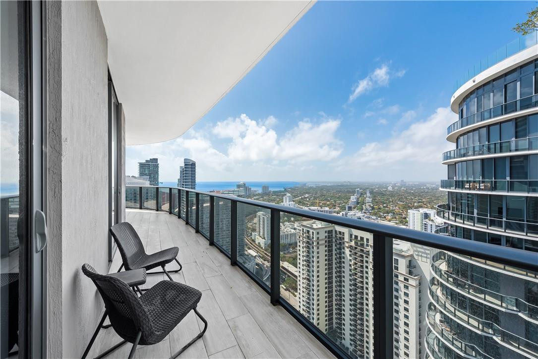 45 SW 9th St 4406