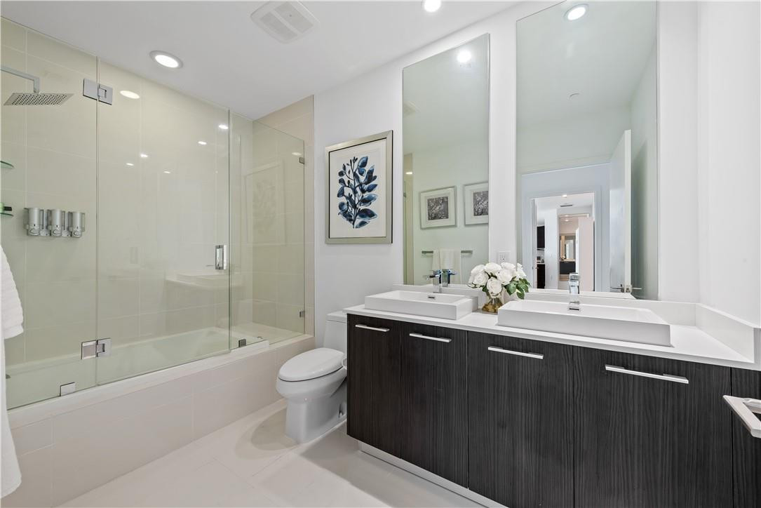 45 SW 9th St 4406
