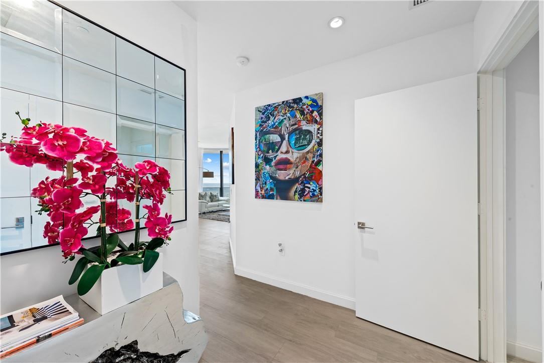 45 SW 9th St 4406