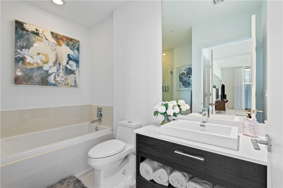 45 SW 9th St 4406