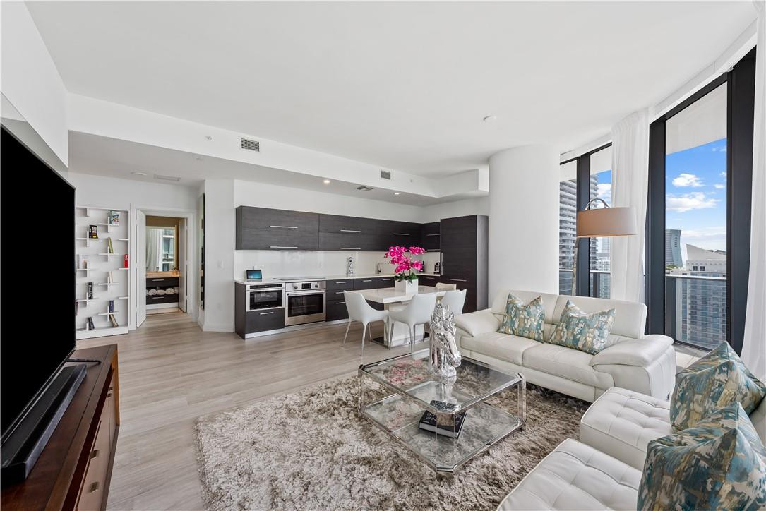 45 SW 9th St 4406