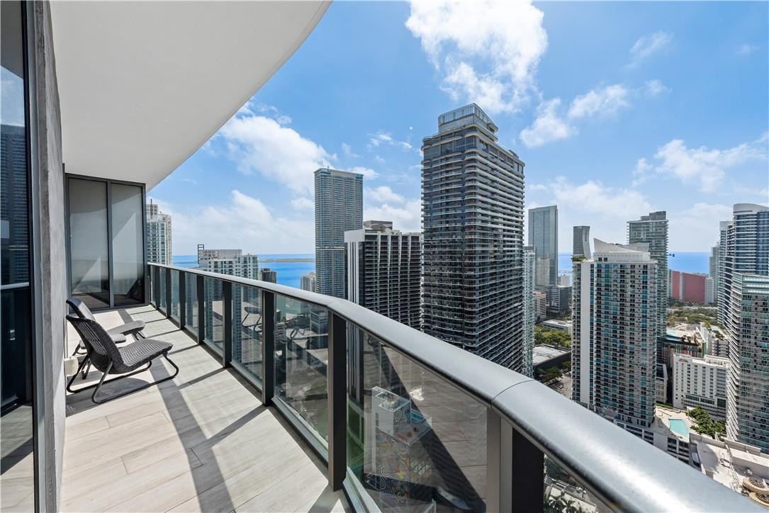 45 SW 9th St 4406