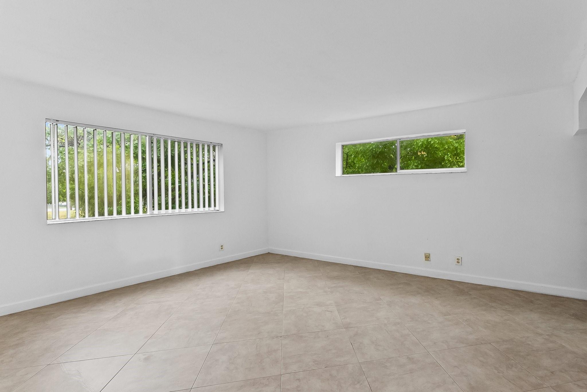 3021 N Oakland Forest Dr 208