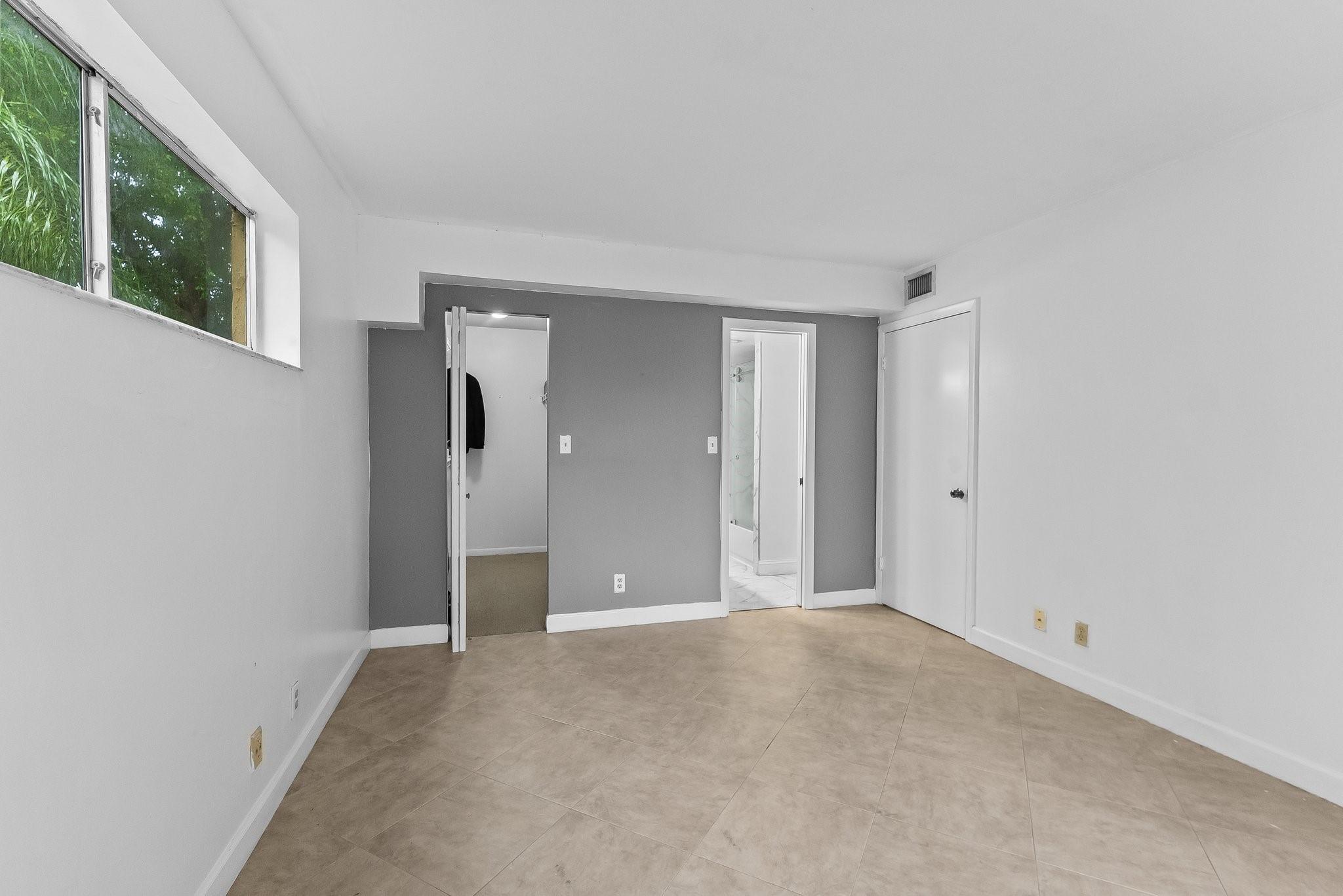 3021 N Oakland Forest Dr 208