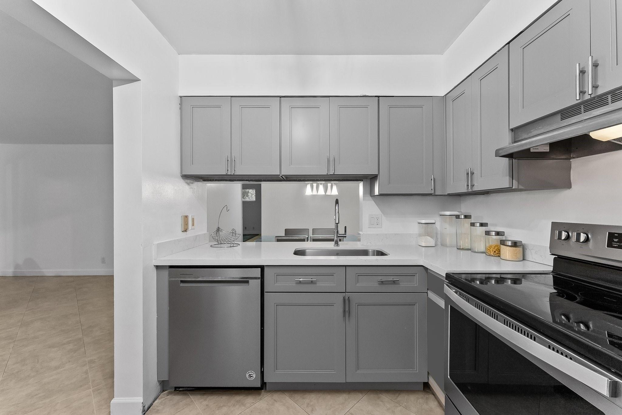 3021 N Oakland Forest Dr 208