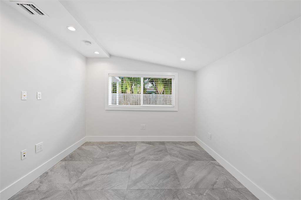 4401 NE 13th Ter
