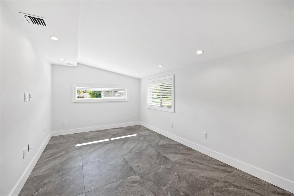 4401 NE 13th Ter