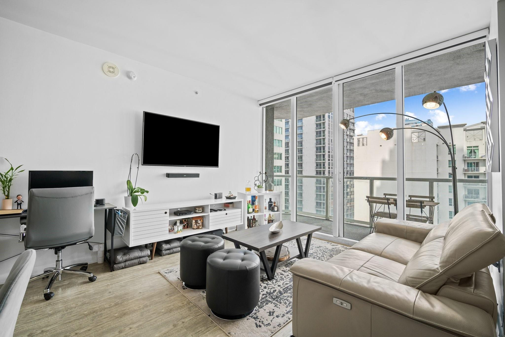 244 Biscayne Blvd 2210