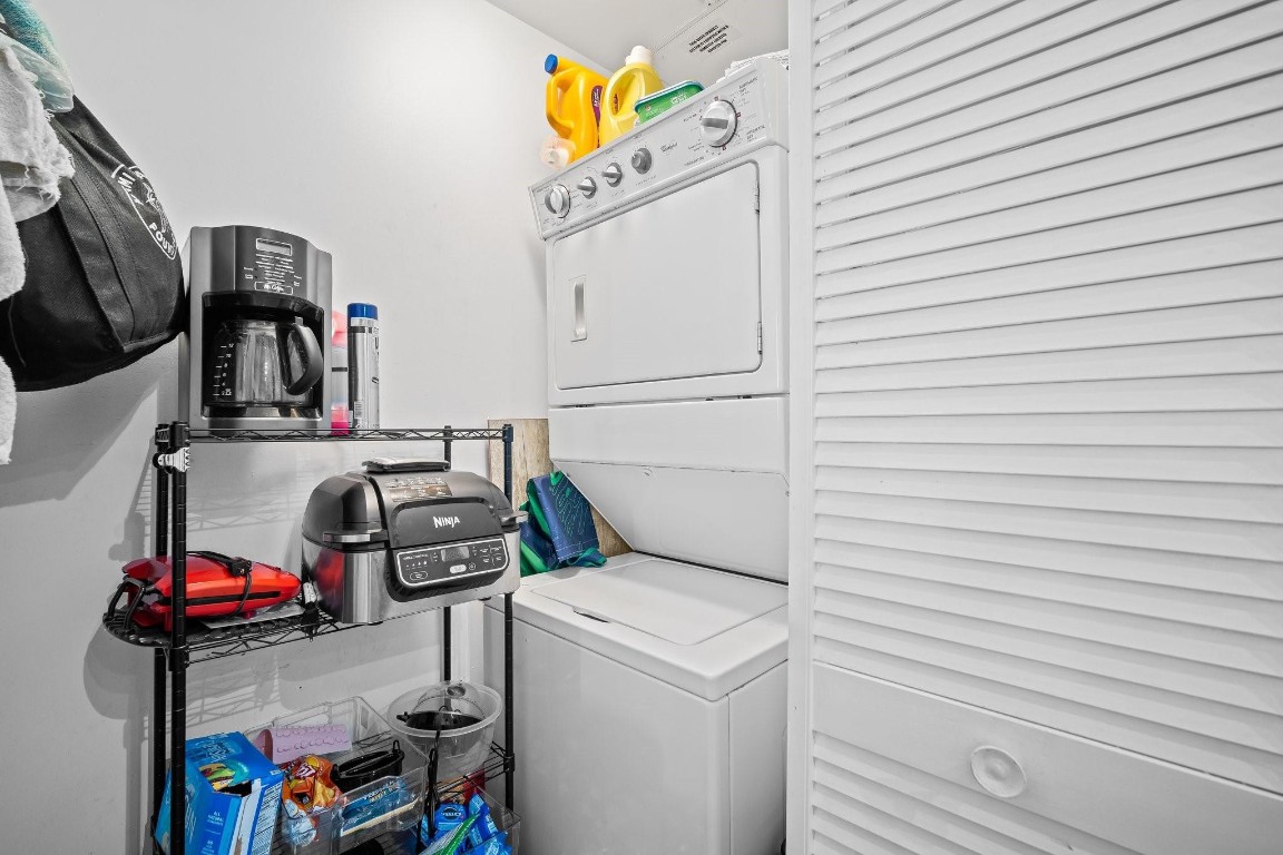 244 Biscayne Blvd 2210