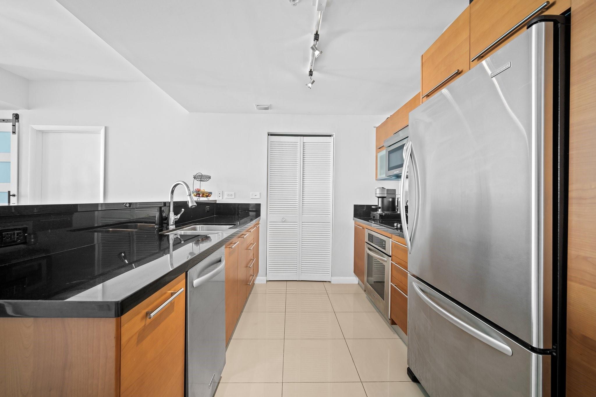 244 Biscayne Blvd 2210