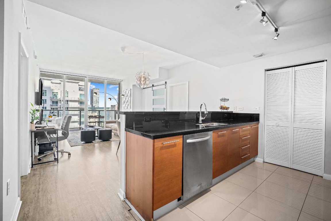 244 Biscayne Blvd 2210