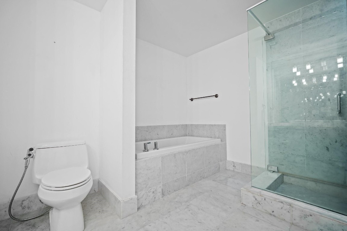 244 Biscayne Blvd 2210