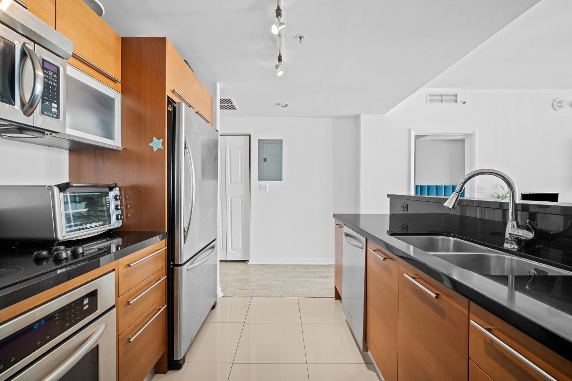 244 Biscayne Blvd 2210