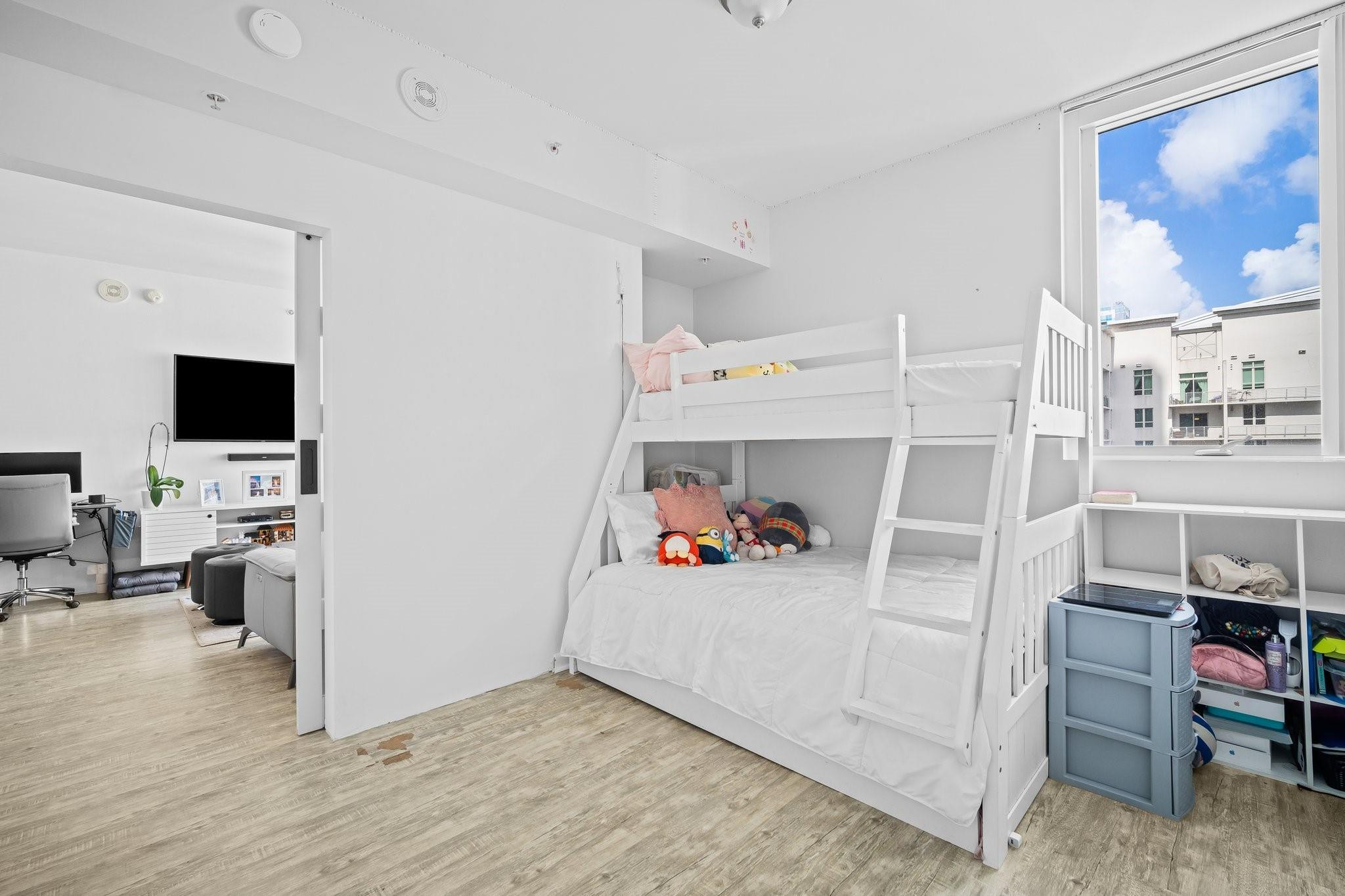 244 Biscayne Blvd 2210