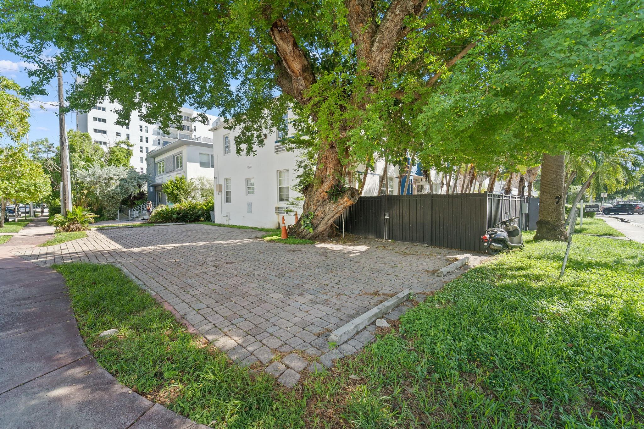 1241 13th St 4