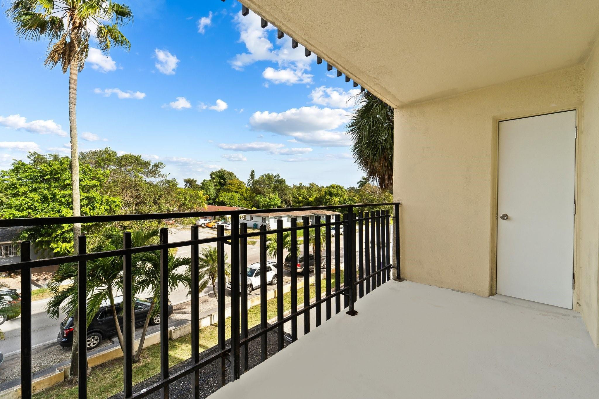 650 NE 149th St A-305