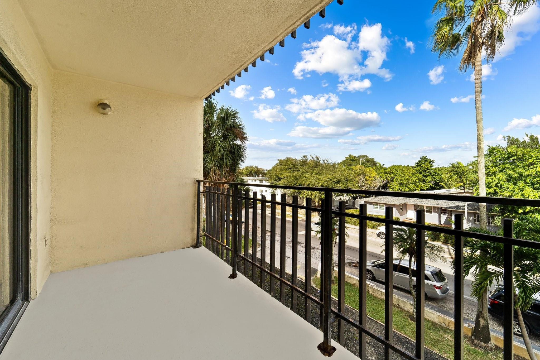 650 NE 149th St A-305