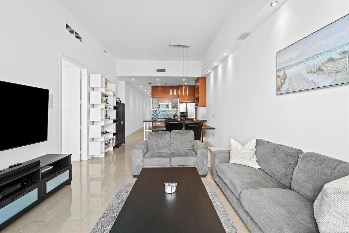 185 SW 7th Street 4403