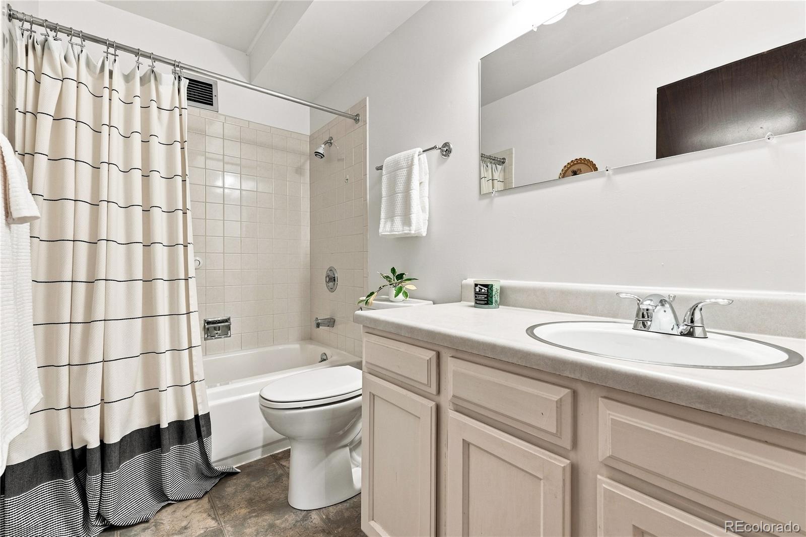 3022 S Wheeling Way Unit: 203