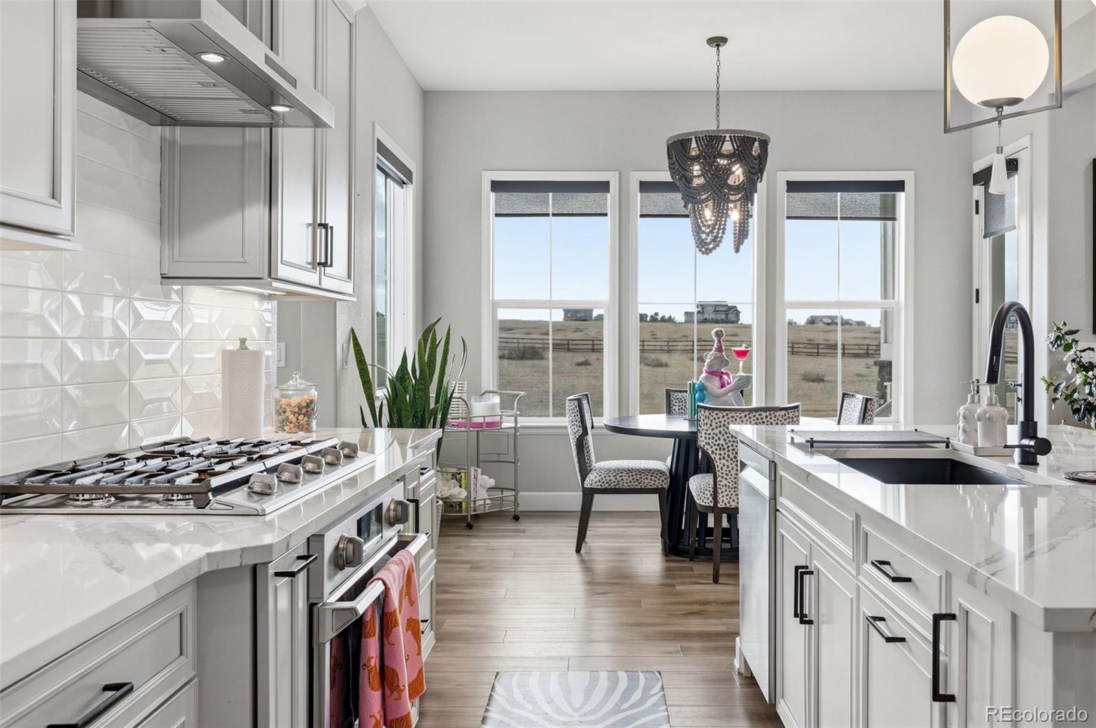 9341 Red Primrose Street