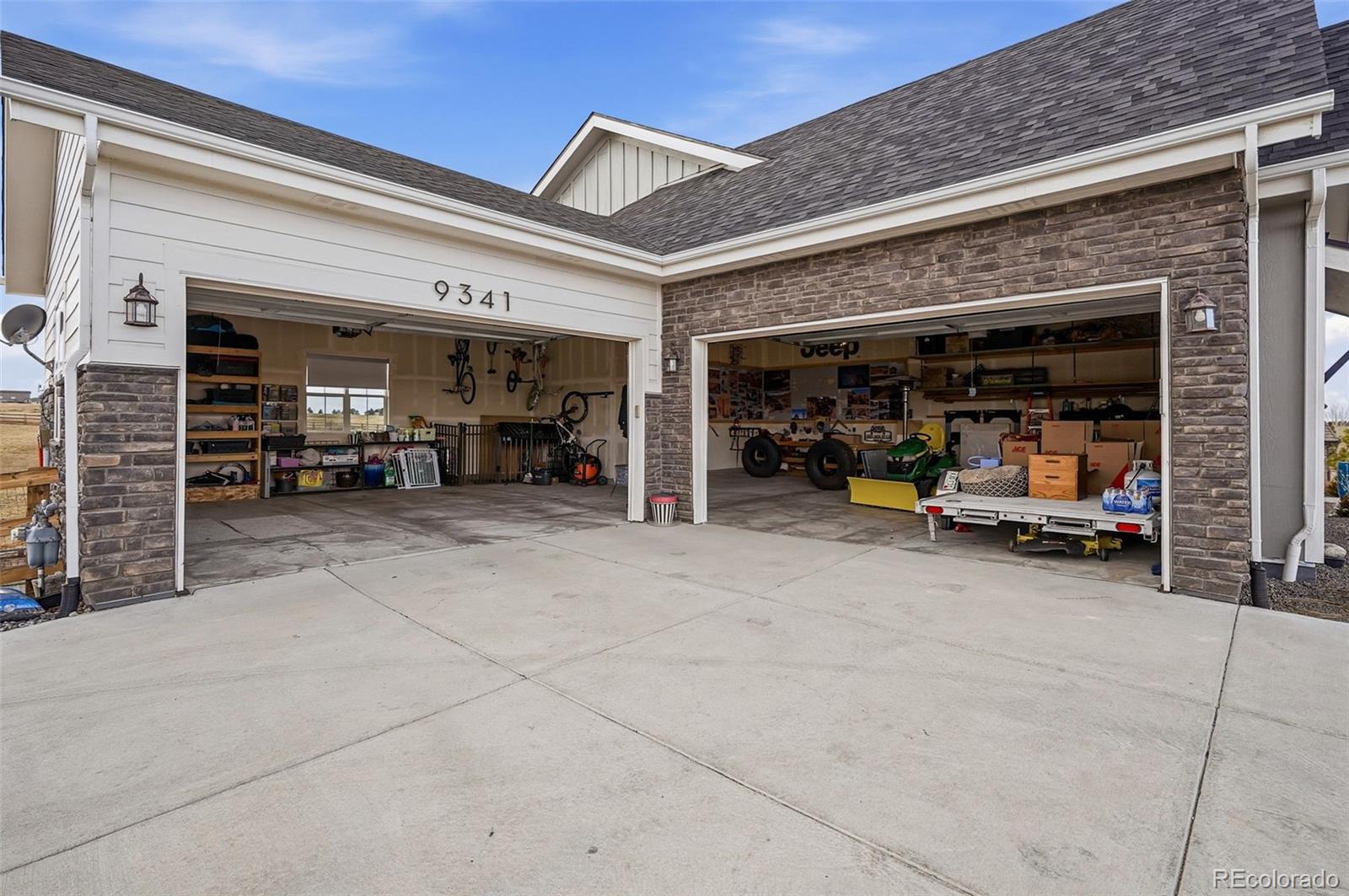 9341 Red Primrose Street