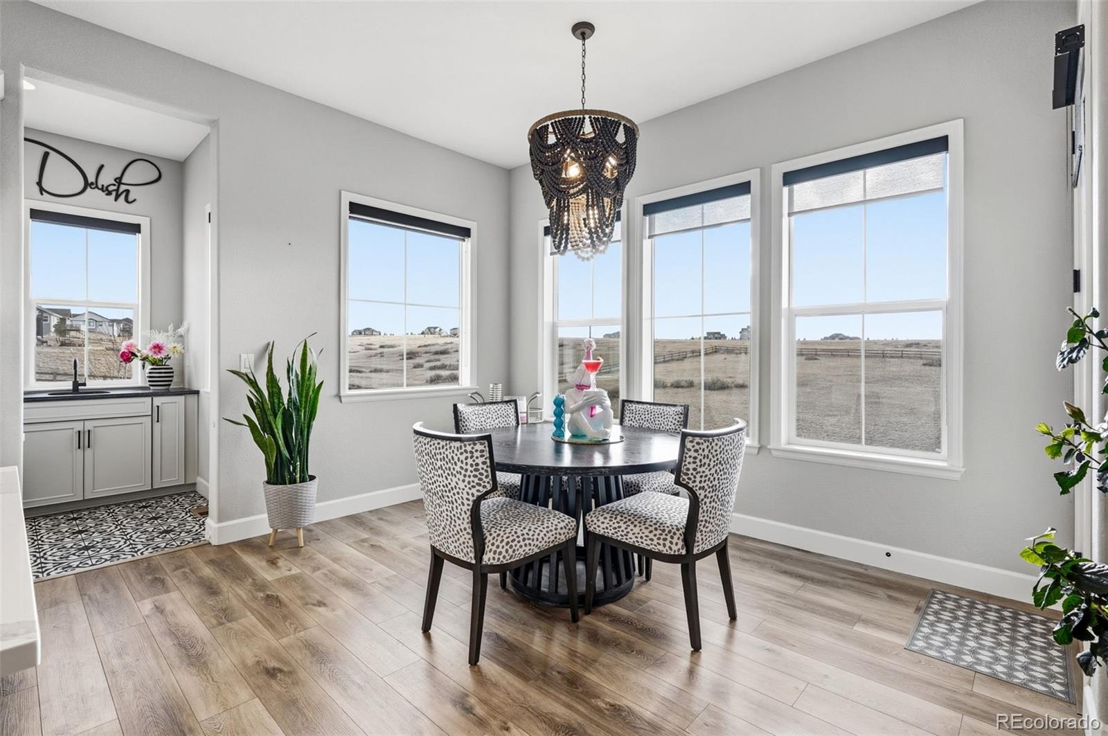 9341 Red Primrose Street