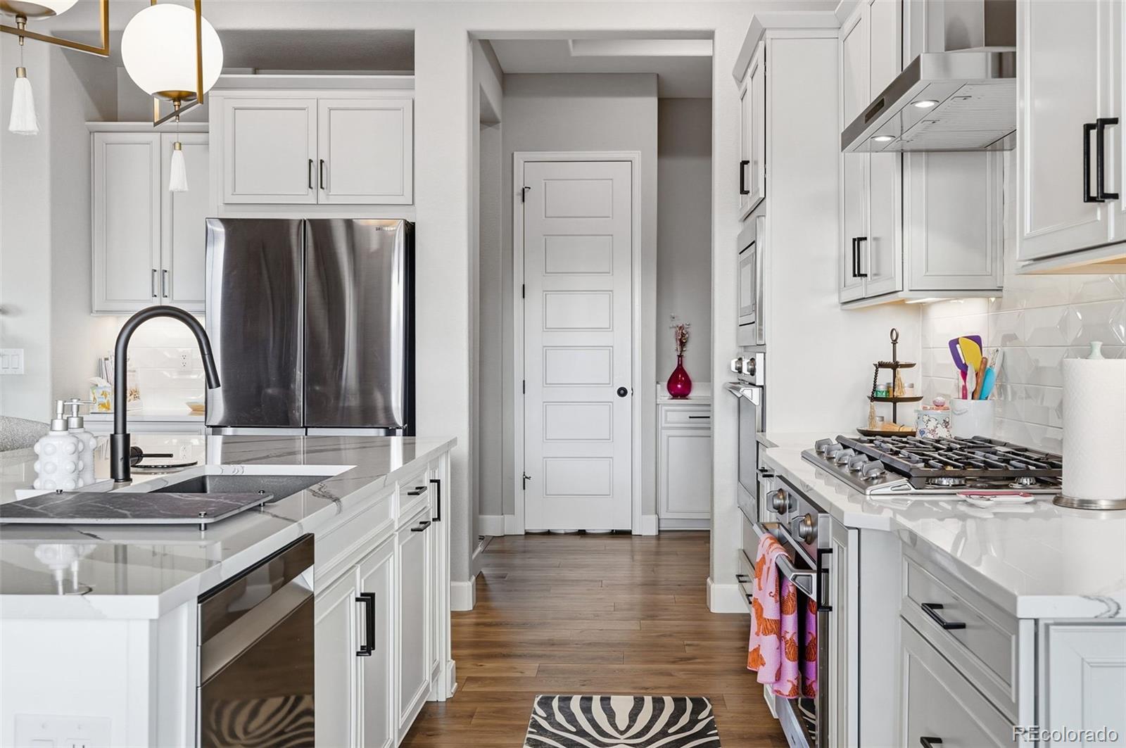 9341 Red Primrose Street