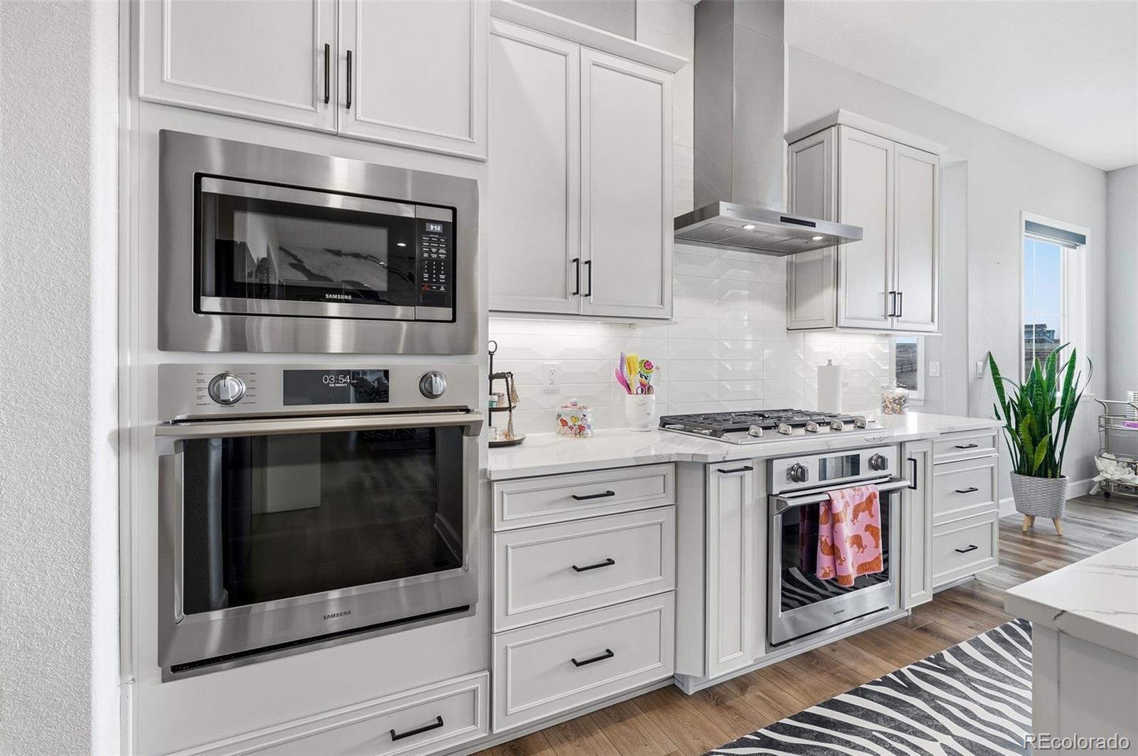 9341 Red Primrose Street