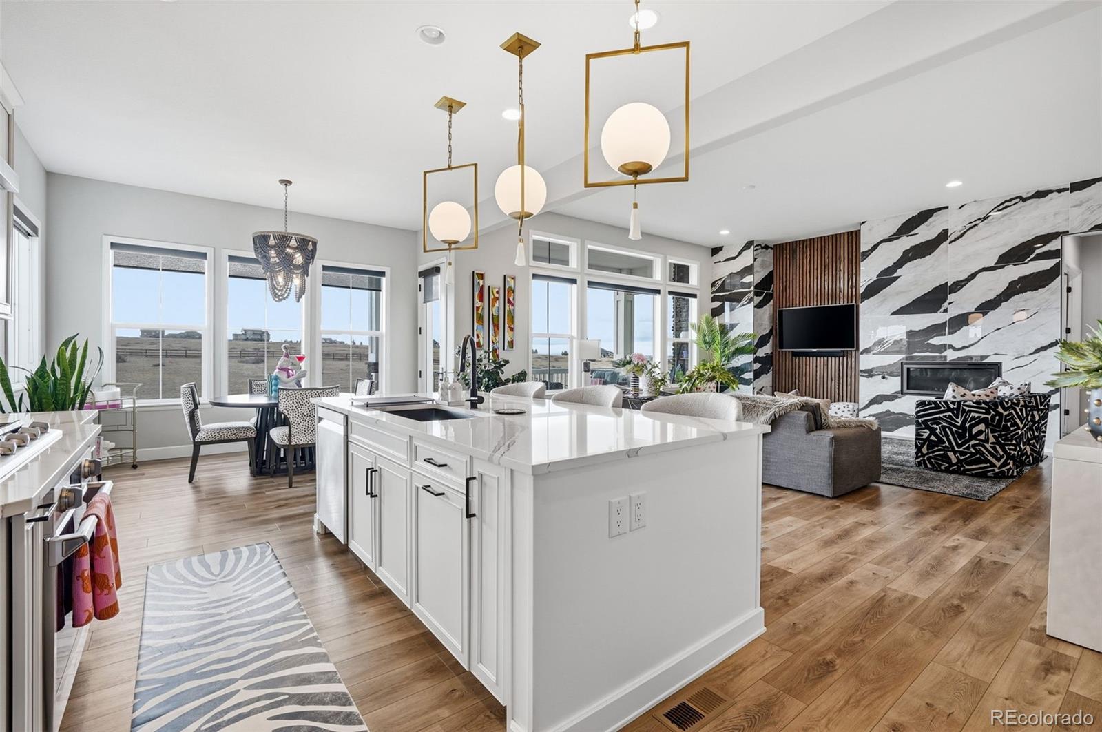 9341 Red Primrose Street