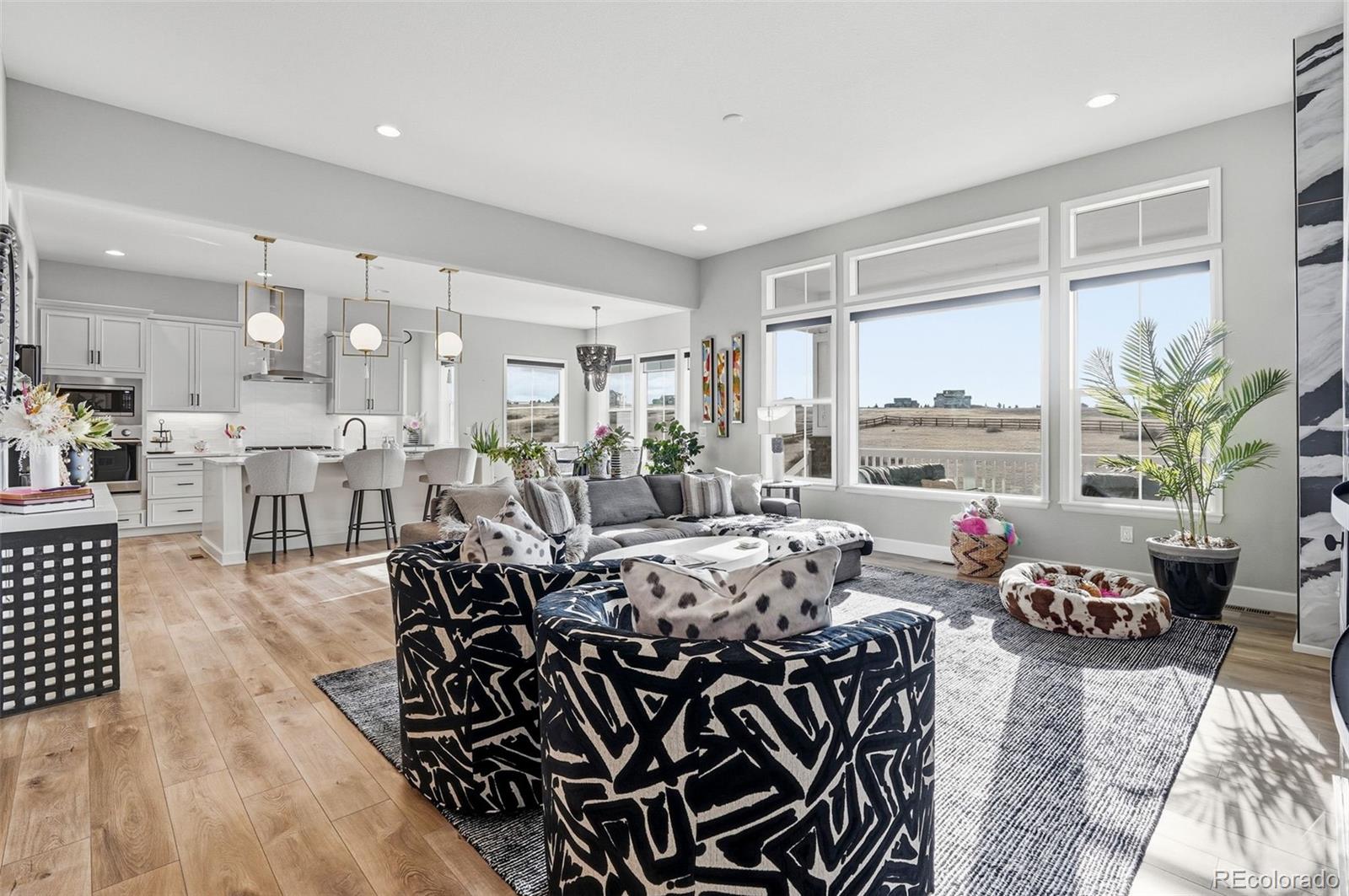 9341 Red Primrose Street