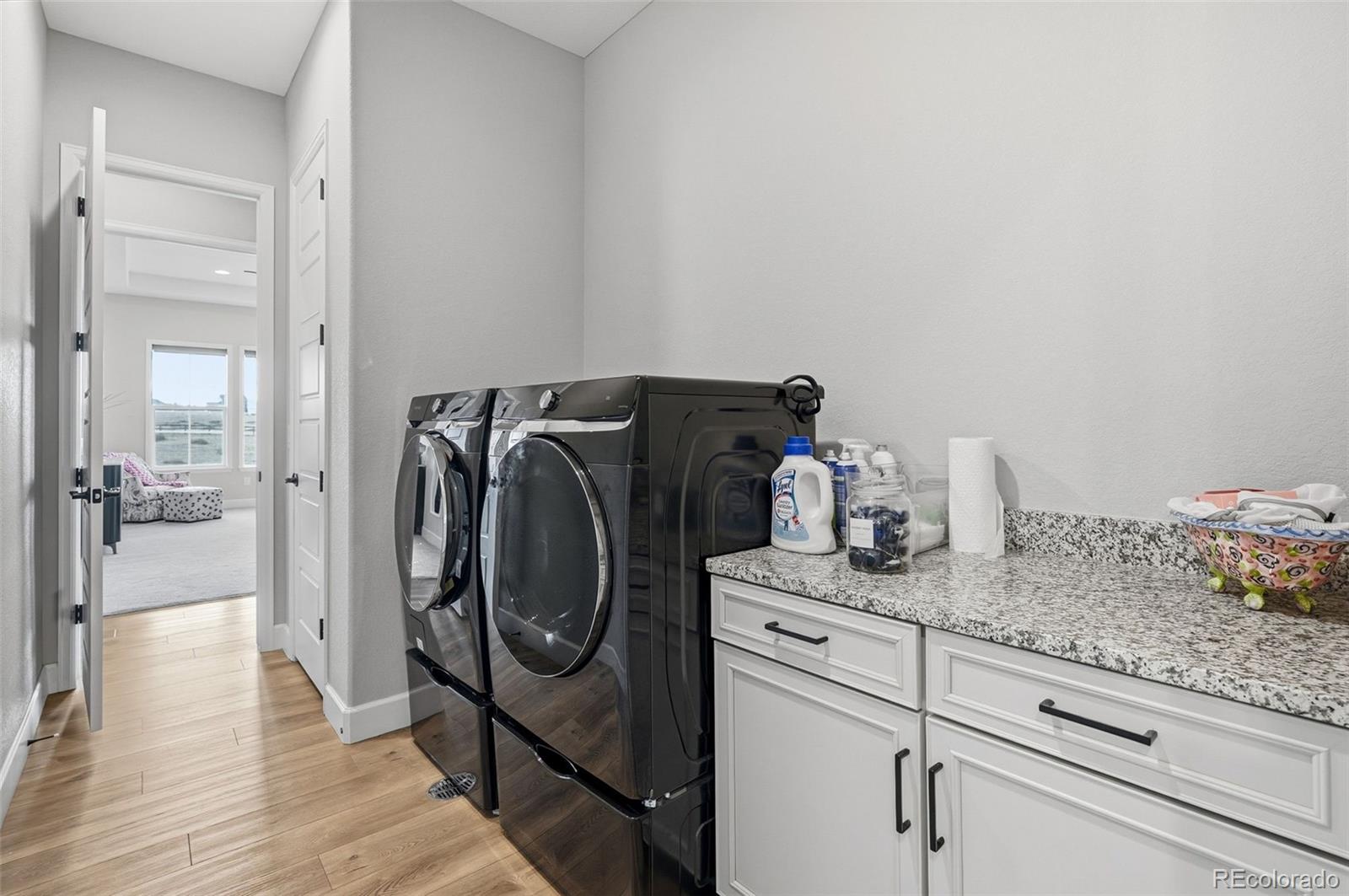 9341 Red Primrose Street