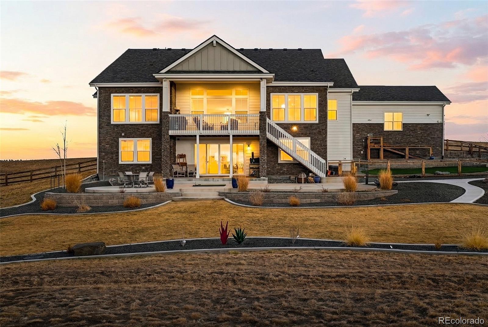 9341 Red Primrose Street