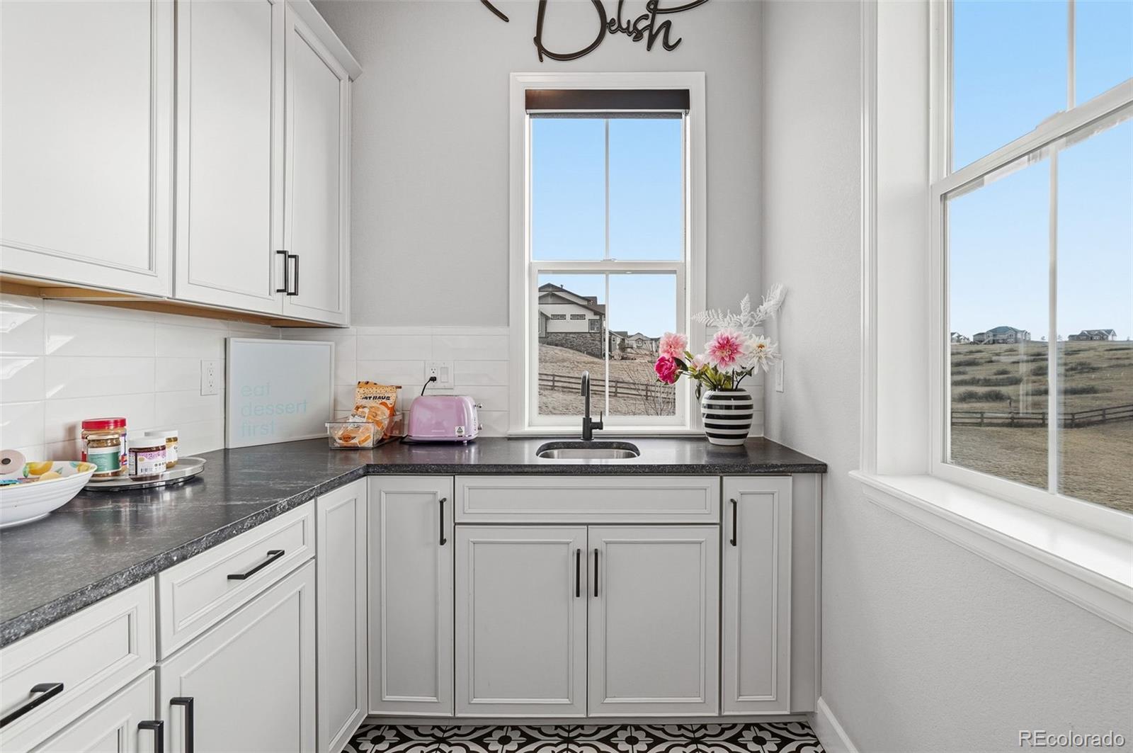 9341 Red Primrose Street