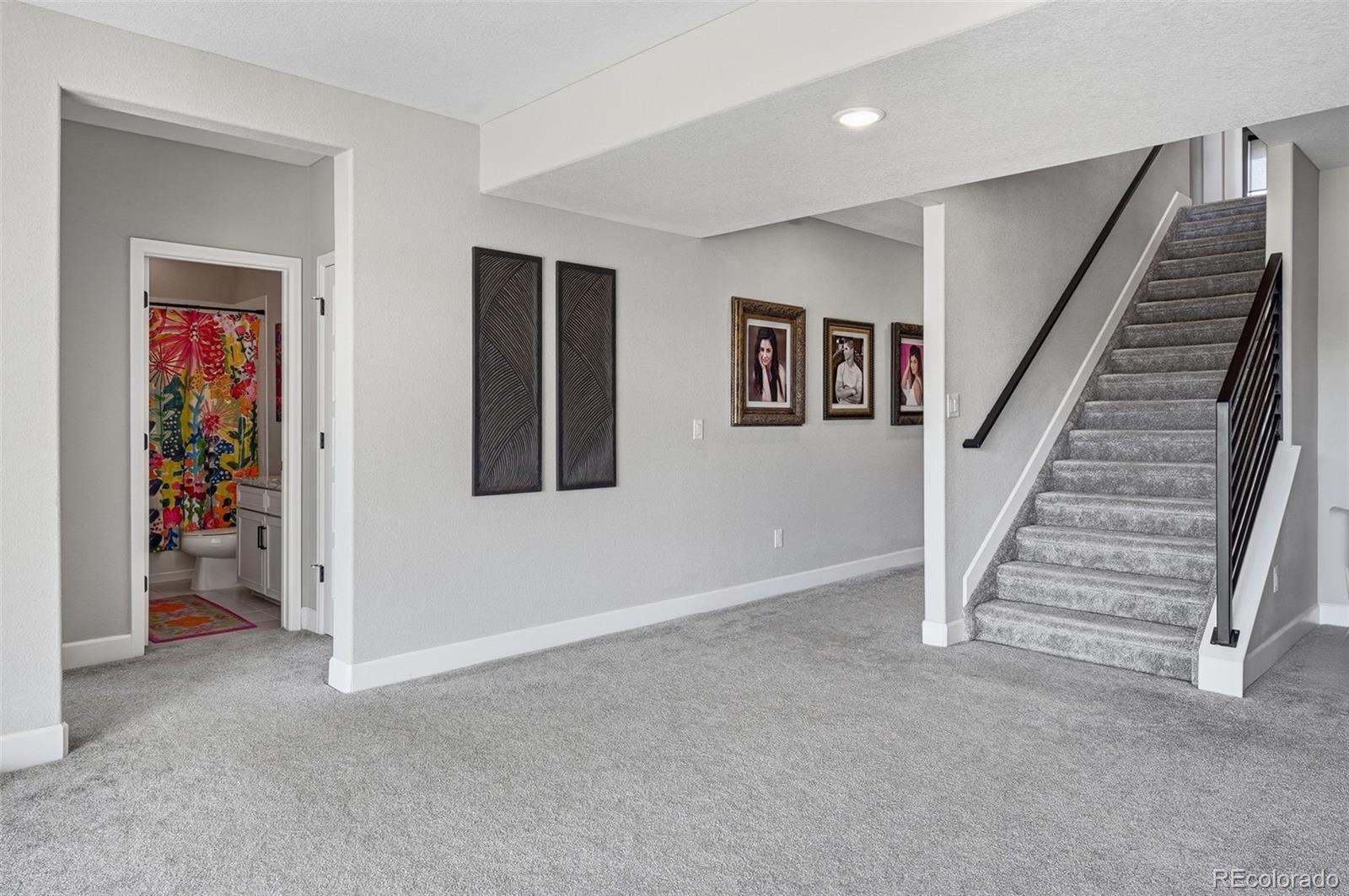 9341 Red Primrose Street